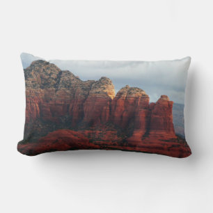 Bewölkter Coffee Pot Rock in Sedona Arizona Lendenkissen