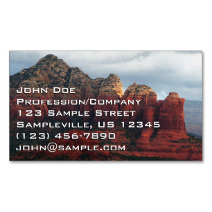 Bewölkter Coffee Pot Rock in Sedona Arizona Magnetische Visitenkarte