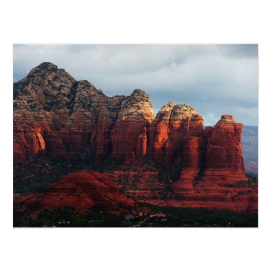 Bewölkter Coffee Pot Rock in Sedona Arizona Poster (Vorderseite)