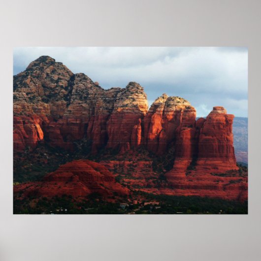 Bewölkter Coffee Pot Rock in Sedona Arizona Poster (Vorne)