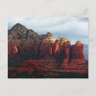 Bewölkter Coffee Pot Rock in Sedona Arizona Postkarte