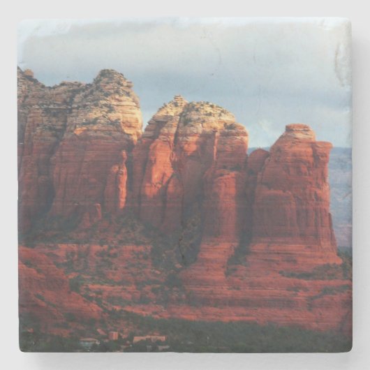 Bewölkter Coffee Pot Rock in Sedona Arizona Steinuntersetzer (Vorderseite)