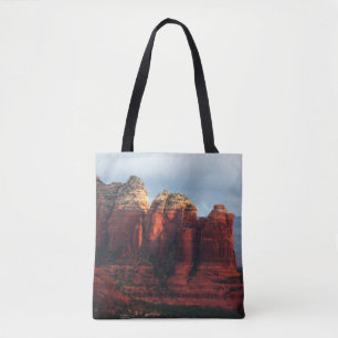Bewölkter Coffee Pot Rock in Sedona Arizona Tasche