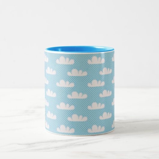 Bewölkter Dotty Himmel Zweifarbige Tasse (Mittel)
