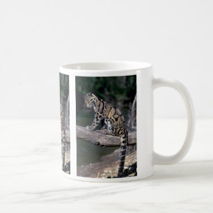 Bewölkter Leopard auf Klotz Kaffeetasse