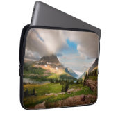 Bewölkter Mountains| alpiner See Laptopschutzhülle (Vorne Rechts)