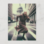 Bewundernswerte Oma auf dem Laufen in der Stadt Postkarte (Vorderseite)