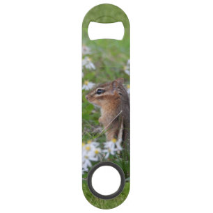 bewundernswerter Chipmunk im Feld Blume Speed Flaschenöffner