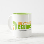 Beyond Celiac Holiday Otter Tasse (Vorderseite Links)