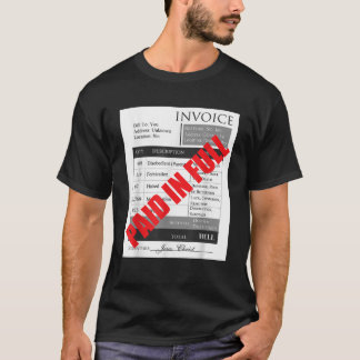 Bezahlung in T-Shirt mit voller Rechnung