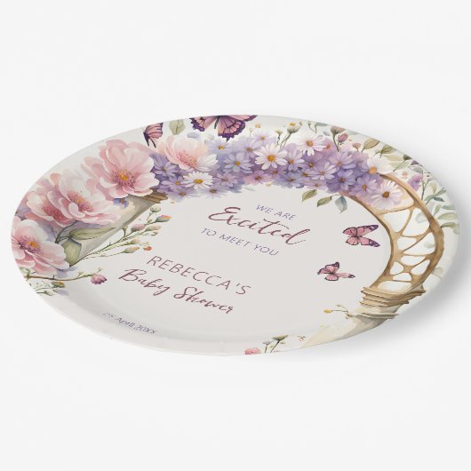 Bezaubernde Gartenpastellschmetterlinge Babydusche Pappteller (Schrägansicht)