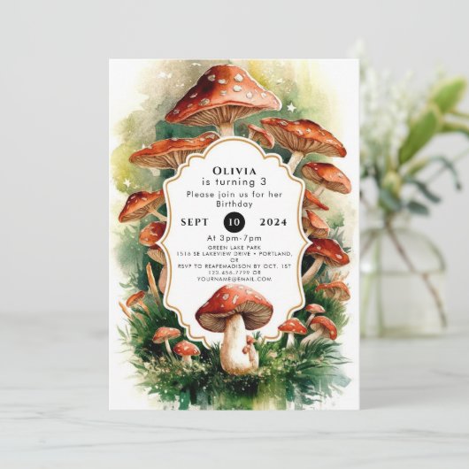 Bezaubernde Hütte Mushroom Geburtstag Einladung (Stehend Vorderseite)