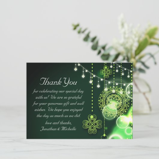 Bezaubernde keltische Clovers und Lichtflatter Hoc Dankeskarte (Stehend Vorderseite)