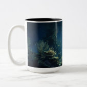 Bezaubernde Moonlit Unterwasser Kelp Forest Art |  Zweifarbige Tasse (Links)