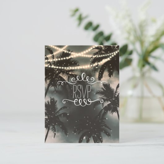 Bezaubernde nächtliche Sky Palm Trees & String Lig Einladungspostkarte (Stehend Vorderseite)