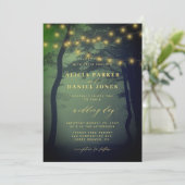 Bezaubernde Waldbaumleuchten goldgrüne Hochzeit Einladung (Stehend Vorderseite)