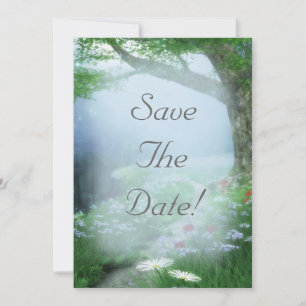 Bezaubernde Waldhochzeit Save the Date im Wald Einladung