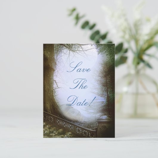Bezaubernde Waldszene Save the Date Postkarte (Stehend Vorderseite)