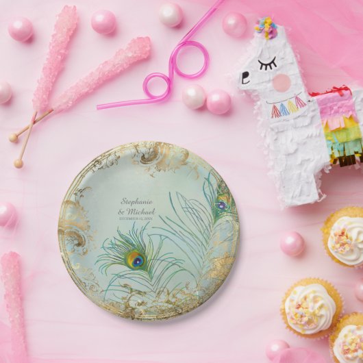 Bezaubernder Imitat-Goldblatt-Pfau auf der Pappteller (Party)