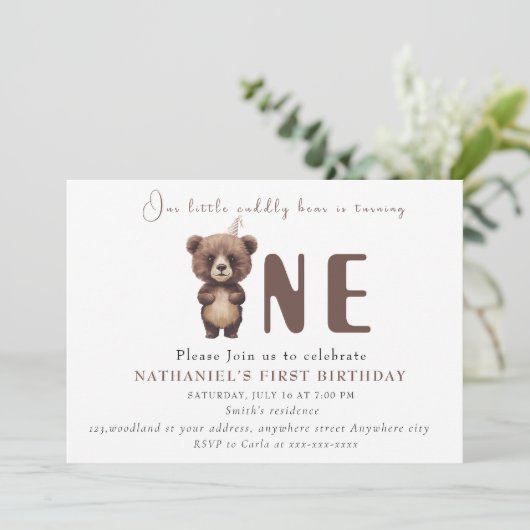 Bezaubernder Waldbär zum ersten Geburtstag Einladung (Stehend Vorderseite)