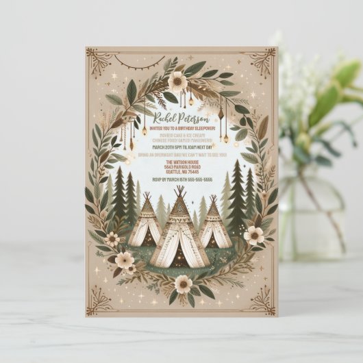 Bezauberndes Boho Forest Teepee Sleepover Party Einladung (Stehend Vorderseite)