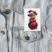 bezauberndes Highland-Babyrind sitzt Button (Insitu)