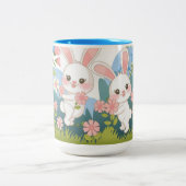 Bezauberndes Osterfeierdesign Zweifarbige Tasse (Mittel)