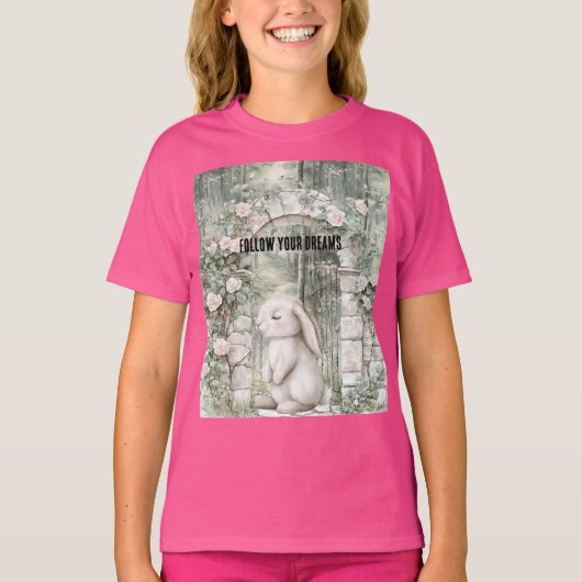 Bezauberndes Pink Floral Garden Bunny T-Shirt (Vorderseite)