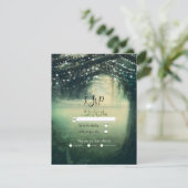 Bezauberndes Waldgrün blaue Lichter Hochzeit RSVP Einladung (Stehend Vorderseite)