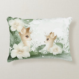 Bezauberte Waldfaelder in einem blumigen Paradies Dekokissen