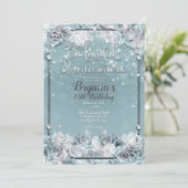 Bezauberte Winter-Rose Silver White Quinceañera Einladung (Stehend Vorderseite)