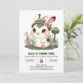 Bezauberter Hübscher Bunny Digital Geburtstag Einladung (Stehend Vorderseite)