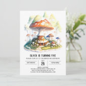 Bezauberter Pilzwald zum Geburtstag Einladung (Stehend Vorderseite)