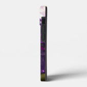 Bezauberter Wald mit blühenden violetten Blumen Case-Mate iPhone Hülle (Rückseite / Links)