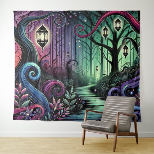 Bezauberter Waldweg mit glühenden Lantern Wandteppich (Beispiel (Horizontal))