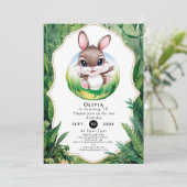 Bezauberter Woodland Bunny Birthday Einladung (Stehend Vorderseite)
