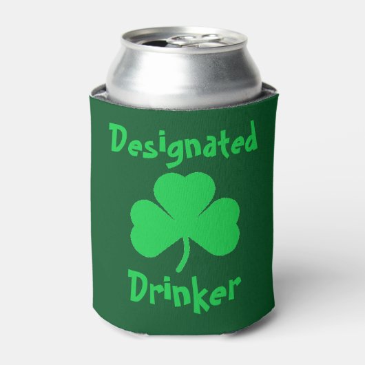 Bezeichneter Drinker St Patrick's Day Dosenkühler (Kanne Vorderseite)