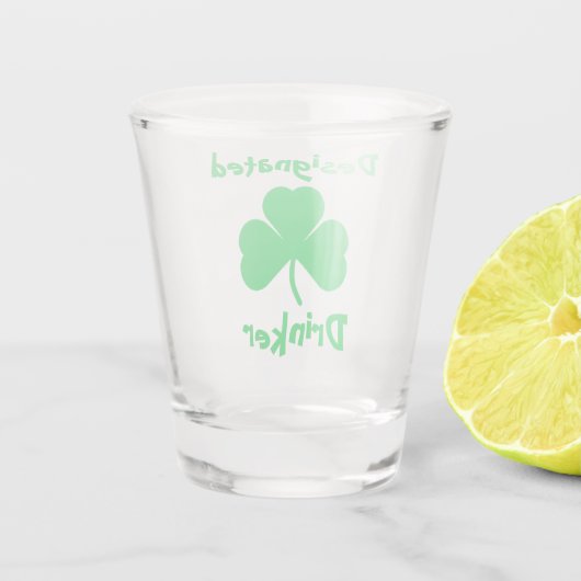 Bezeichneter Drinker St Patrick's Day Schnapsglas (Rückseite)