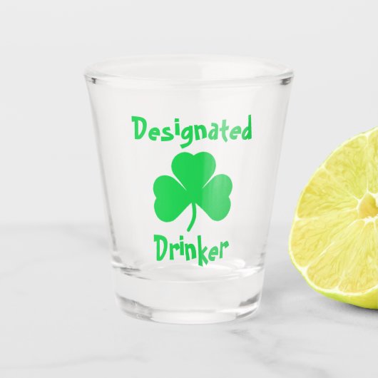 Bezeichneter Drinker St Patrick's Day Schnapsglas (Vorderseite)