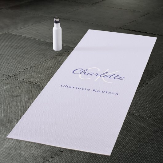 Bezeichnung der violetten Monogramm-Initialen Yogamatte