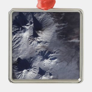 Bezymianny Vulkan stellt eine bescheidene Feder Silbernes Ornament