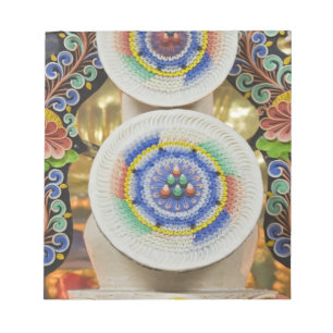 Bhutan. Festliche Kuchen von Mönchen schmücken die Notizblock