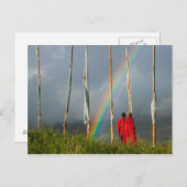 Bhutan, Gangtey Dorf, Regenbogen über zwei Mönche Postkarte (Vorne/Hinten)