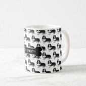 Bi-Black Cartoon Sheltie mit Dog Bone und Name Kaffeetasse (VorderseiteRechts)