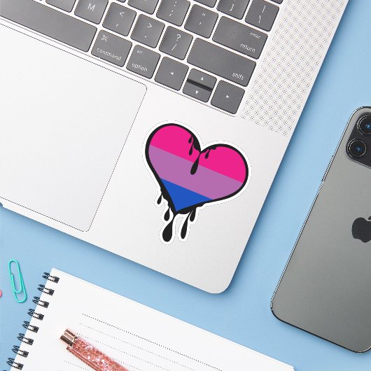 Bi Pride Dripping Heart Aufkleber (Laptop mit iPhone)