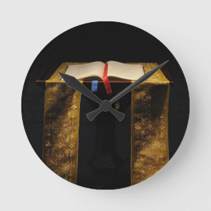 Bibel in der Kirche Runde Wanduhr