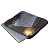Bibel, Kerze und Poinsetta-Laptop-Sieb Laptopschutzhülle (Vorne Knopf)