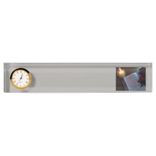 Bibel-und Kerzen-Schreibtisch-Nummernschild mit Namensplakette