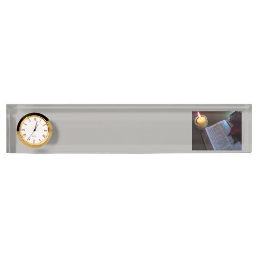 Bibel-und Kerzen-Schreibtisch-Nummernschild mit Namensplakette (Vorderseite)