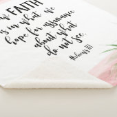 Bibel Vers Rustikale Rosa und Weiße Blüte Sherpadecke (3/4)